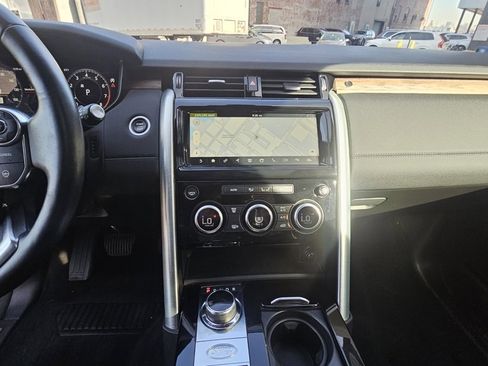 Used 2018 Land Rover Discovery HSE image 23