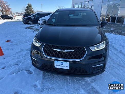 Used 2025 Chrysler Pacifica Select image 10