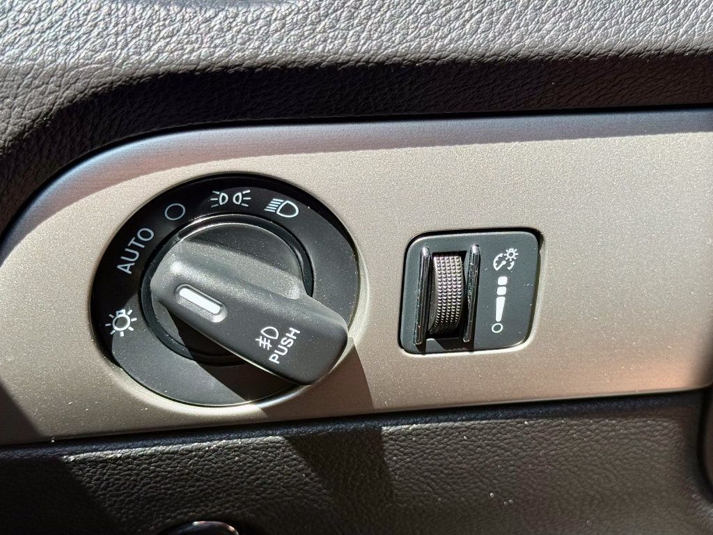 Used 2014 Dodge Durango R/T w/ Technology Group AWD/4WD image 29