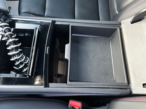 Used 2025 Chevrolet Traverse RS image 28