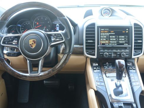 Used 2016 Porsche Cayenne AWD/4WD image 18
