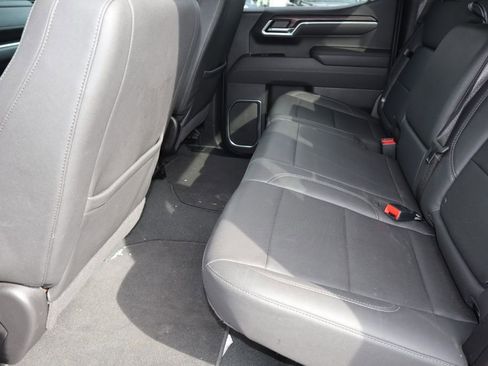 Used 2025 GMC Sierra 1500 SLT image 16