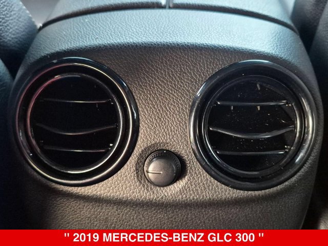Used 2019 Mercedes-Benz GLC 300 4MATIC image 30