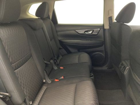 Used 2018 Nissan Rogue SV image 19