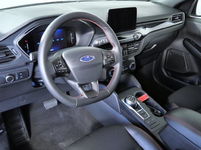 Certified 2025 Ford Escape ST-Line AWD/4WD image 3