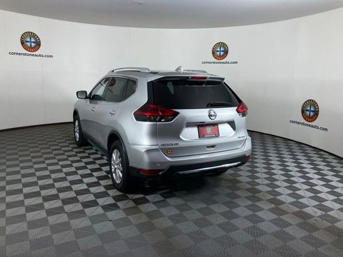 Used 2019 Nissan Rogue SV image 18