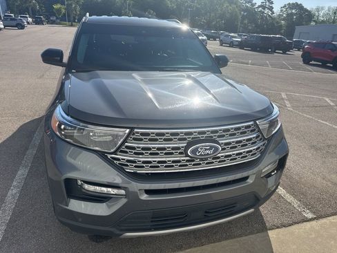 Used 2022 Ford Explorer Limited AWD/4WD image 2