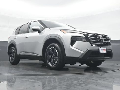 Used 2025 Nissan Rogue SV AWD/4WD image 33
