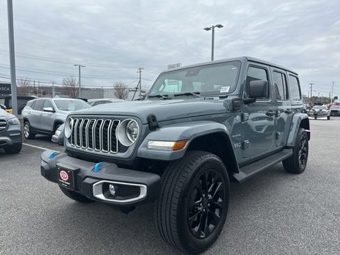 Used 2024 Jeep Wrangler Unlimited Sahara w/ Technology Group image 2