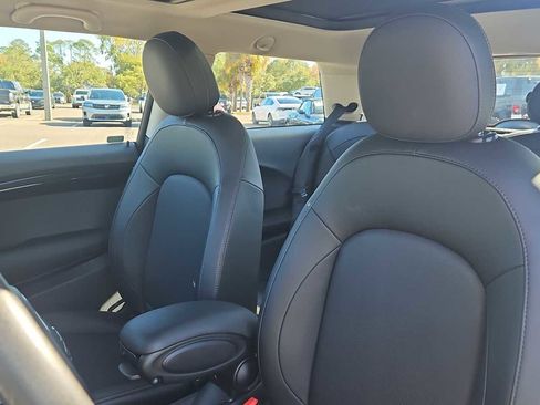 Used 2019 MINI Cooper 2-Door Hardtop image 13