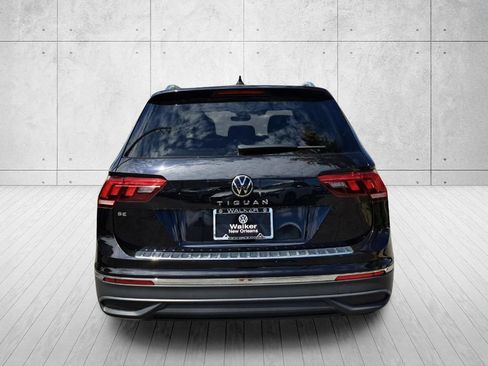 Used 2023 Volkswagen Tiguan SE w/ Panoramic Sunroof Package FWD image 6