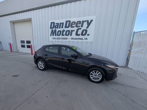 Used 2018 MAZDA MAZDA3 Sport image 30
