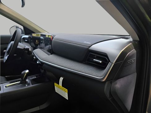 New 2026 Nissan Kicks SV w/ SV Premium Package image 10