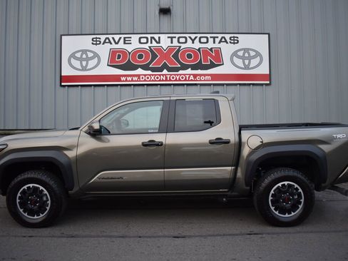 Certified 2025 Toyota Tacoma TRD Off-Road image 4