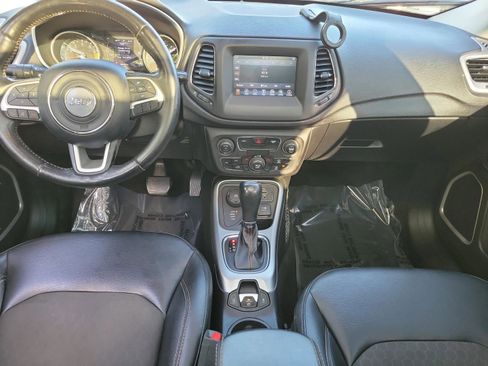 Used 2019 Jeep Compass Latitude w/ Cold Weather Group AWD/4WD image 9