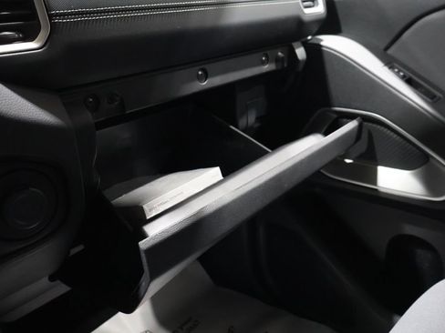 Used 2024 Nissan Frontier SV image 29