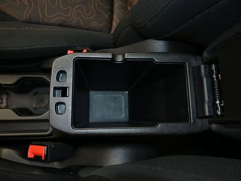 Used 2023 Jeep Renegade Latitude AWD/4WD image 19