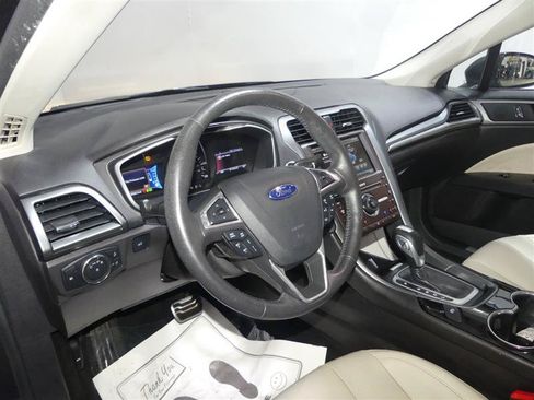 Used 2016 Ford Fusion Titanium FWD image 23