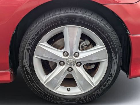 Used 2010 Toyota Camry LE FWD image 11