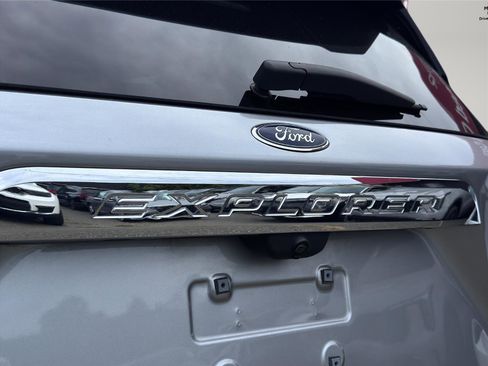 Used 2022 Ford Explorer XLT w/ Equipment Group 202A image 29
