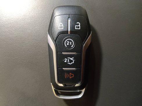 Used 2017 Lincoln MKX Reserve w/ Lincoln MKX Climate Package FWD image 32