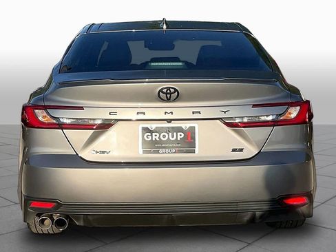 Used 2025 Toyota Camry SE w/ Convenience Package FWD image 5
