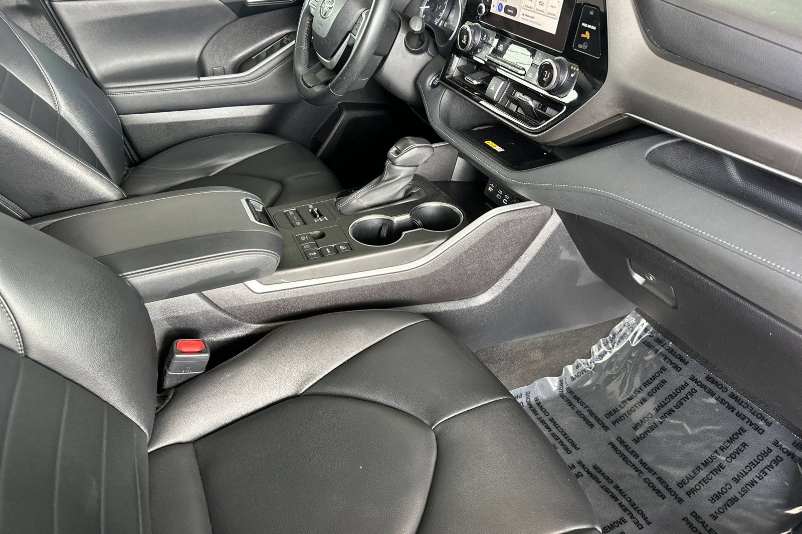 Used 2023 Toyota Highlander XLE AWD/4WD image 19