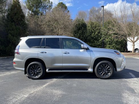 Used 2020 Lexus GX 460 Premium w/ Premium Package image 10