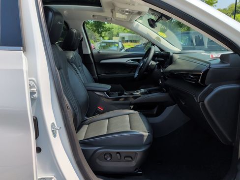 Used 2024 Buick Envision Avenir AWD/4WD image 37