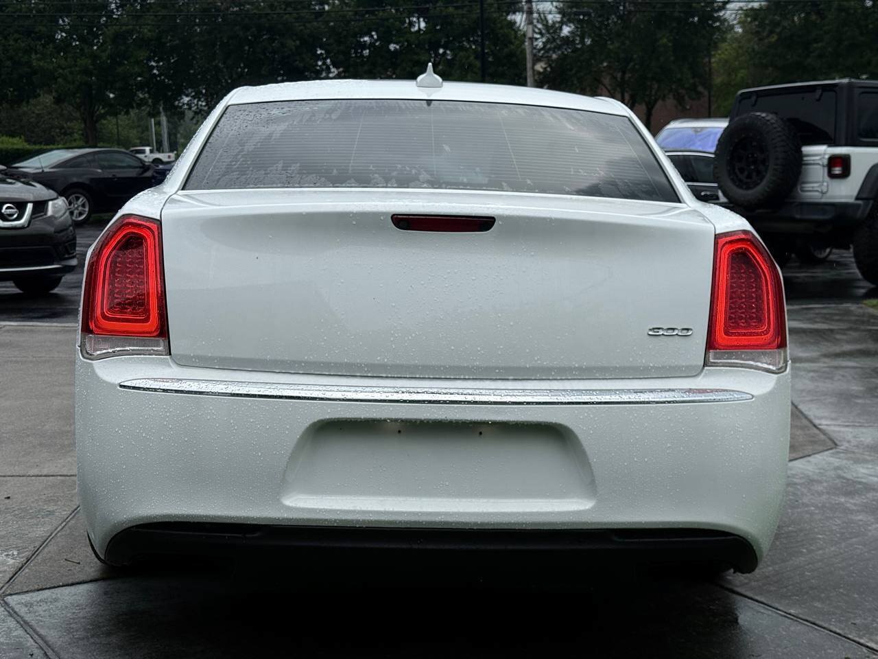 Used 2020 Chrysler 300 Touring w/ Driver Convenience Group RWD image 4