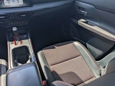 Used 2025 Nissan Kicks SR image 18