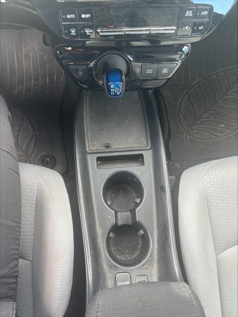 Used 2021 Toyota Prius LE FWD image 6