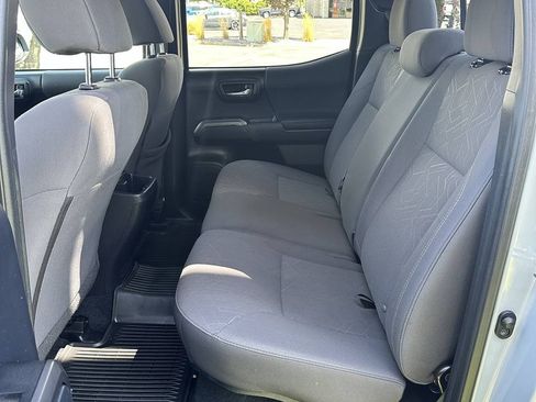 Used 2018 Toyota Tacoma TRD Sport AWD/4WD image 18