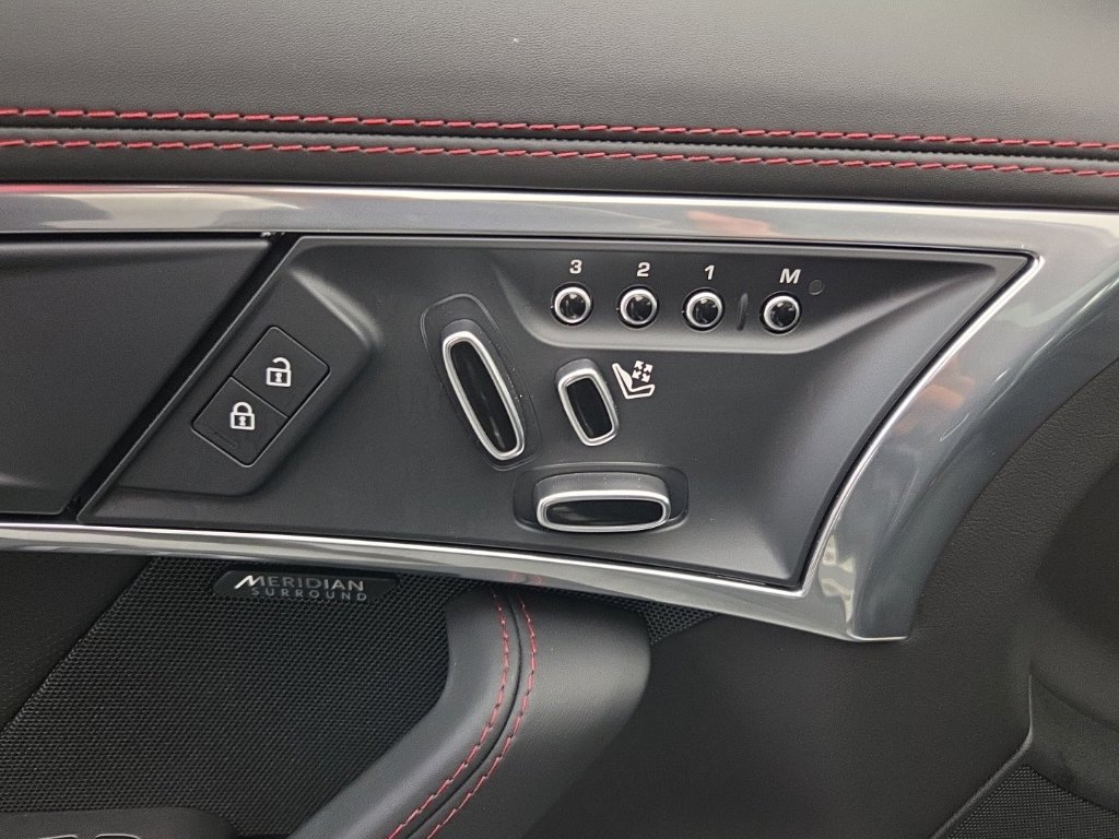 Used 2022 Jaguar F-TYPE R-Dynamic AWD/4WD image 18