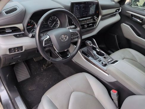 Certified 2020 Toyota Highlander Limited image 14