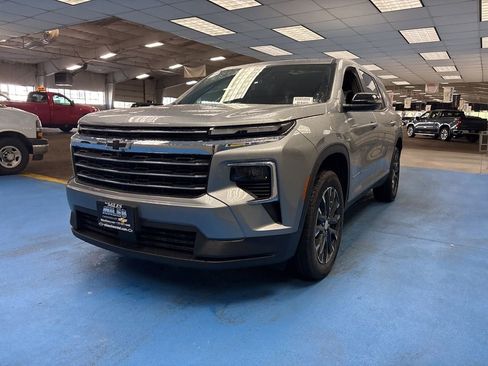 New 2026 Chevrolet Traverse LT w/ Sun and Wheel Package FWD image 13
