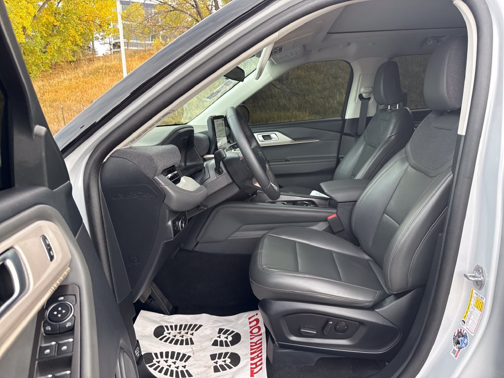 Used 2025 Ford Explorer Active w/ Active Comfort Package AWD/4WD image 12