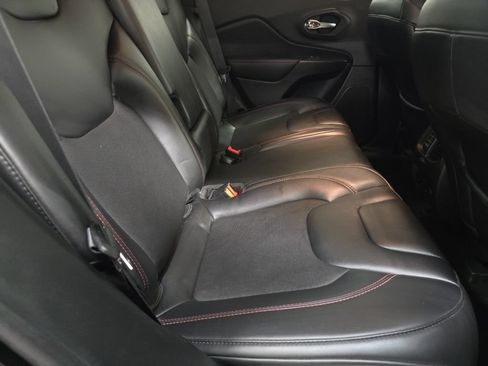Used 2020 Jeep Cherokee Trailhawk AWD/4WD image 15