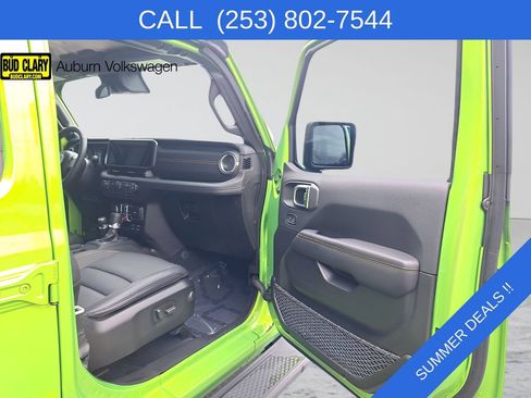 Used 2025 Jeep Gladiator Sport AWD/4WD image 17