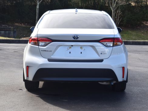 Used 2025 Toyota Corolla LE image 28