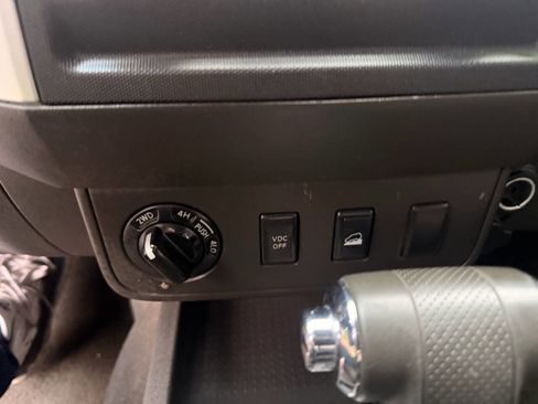 Used 2010 Nissan Frontier SE w/ SE Value Truck Pkg image 16