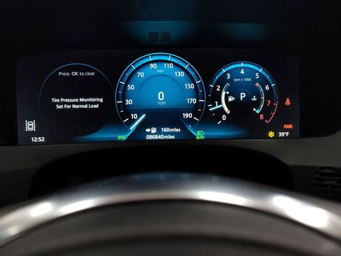 Used 2017 Jaguar F-PACE S image 16