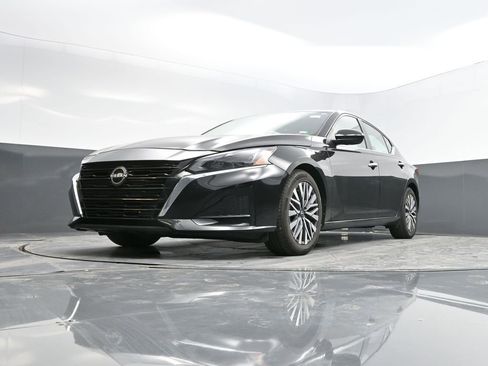 Used 2023 Nissan Altima 2.5 SV image 35