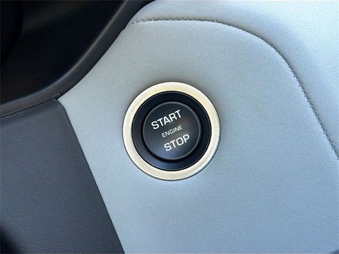 Used 2025 Land Rover Range Rover Velar S image 37