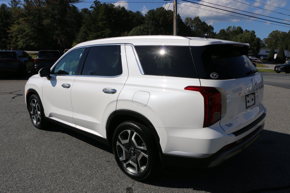 Used 2025 Hyundai Palisade SEL FWD image 3