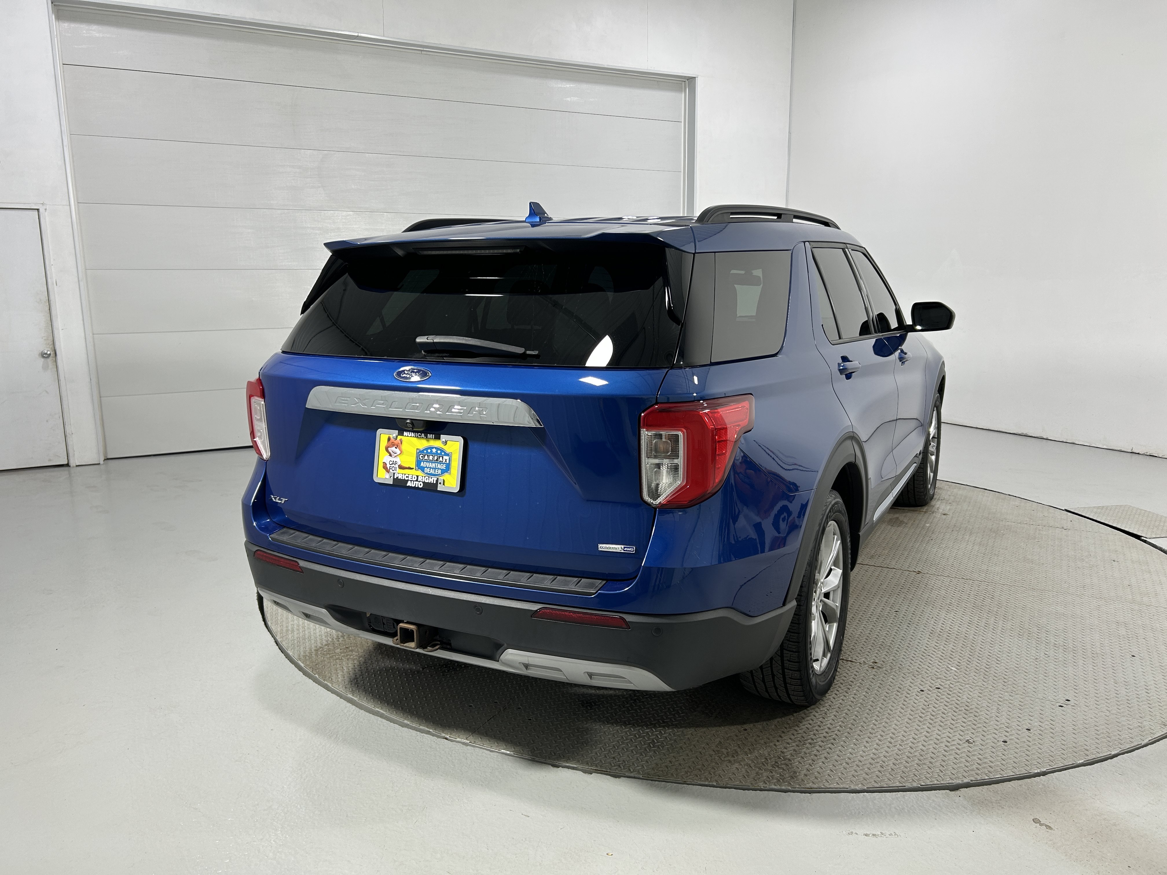 Used 2020 Ford Explorer XLT w/ Equipment Group 202A AWD/4WD image 39