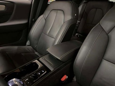 Used 2025 Volvo XC40 B5 Plus image 57