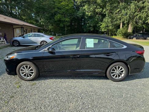 Used 2019 Hyundai Sonata SE FWD image 2