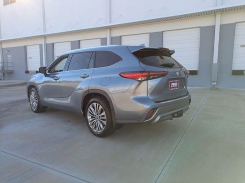 Used 2022 Toyota Highlander Platinum image 8