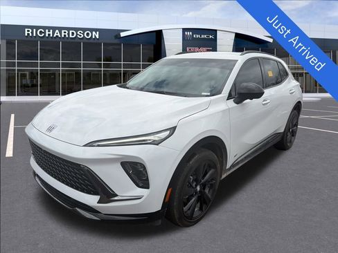 Used 2025 Buick Envision Sport Touring image 1